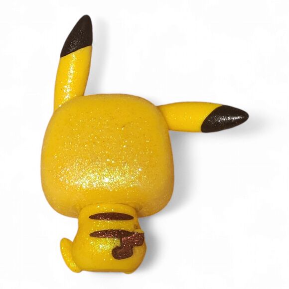 Funko POP! Pokémon PIKACHU #553 Diamond Collection w/ Pokémon Trading Card Tin - Picture 2 of 9